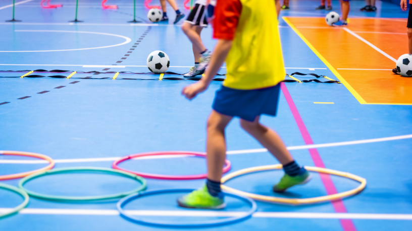 A prática esportiva na infância promove valores essenciais, como mostra Elias Assum Sabbag Junior: disciplina, socialização e desenvolvimento motor.