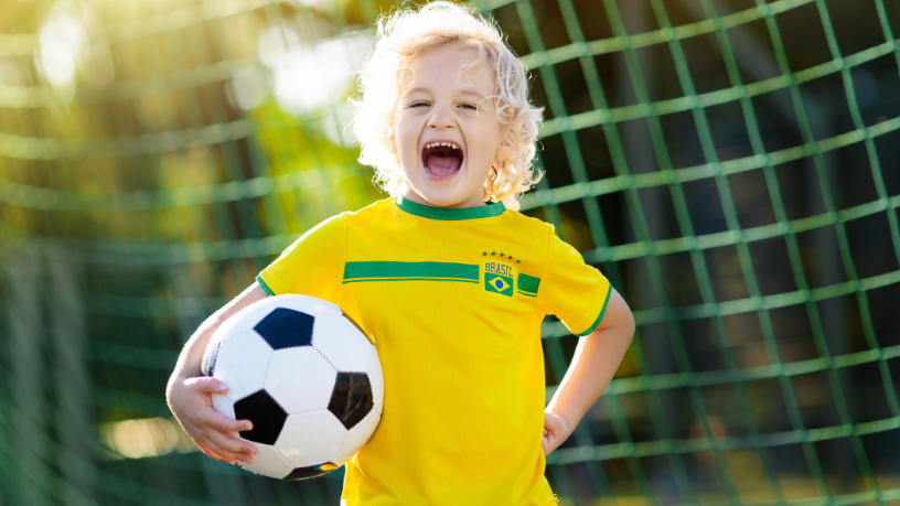 Elias Assum Sabbag Junior explora como o esporte contribui para o desenvolvimento infantil por meio da coordenação, disciplina e socialização.