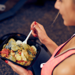 Como Ajustar Sua Alimentação para Mandar Bem no Treino Noturno e Melhorar Seus Resultados