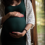 Gestantes e bem-estar: como projetos sociais fortalecem a saúde física e emocional durante a gravidez