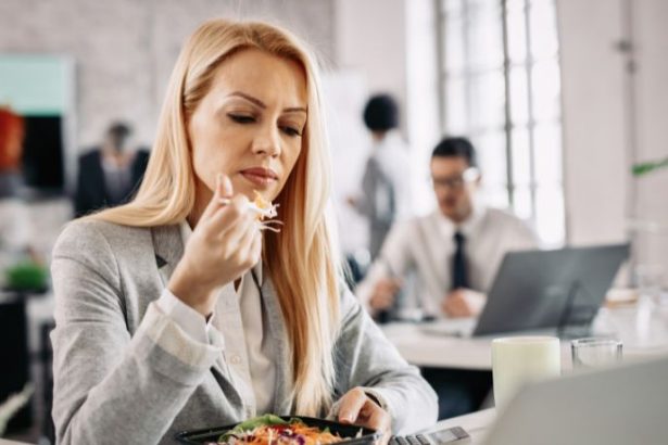 Ultraprocessados e saúde no trabalho: por que cresce a preocupação entre trabalhadores