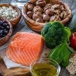 Alimentos que Previnem o Alzheimer: O Que a Ciência Recomenda Colocar no Seu Prato