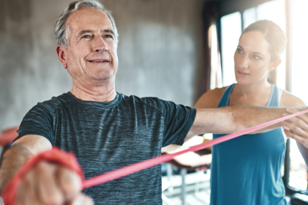 Treino de força para envelhecer bem: o que diz o novo posicionamento da ACSM