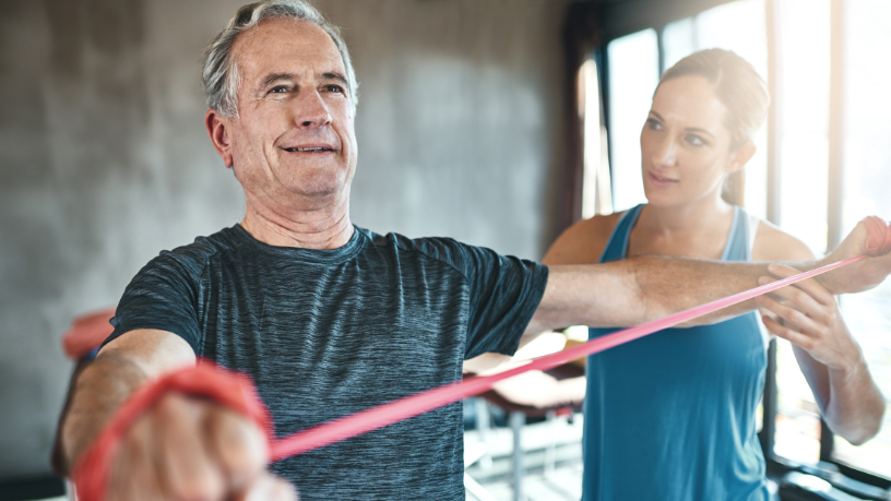Treino de força para envelhecer bem: o que diz o novo posicionamento da ACSM