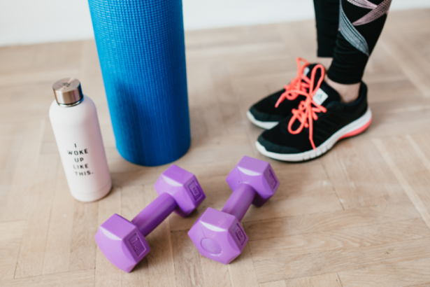 Tecnologia vestível lidera pela terceira vez o ranking de tendências fitness de 2026, aponta ACSM