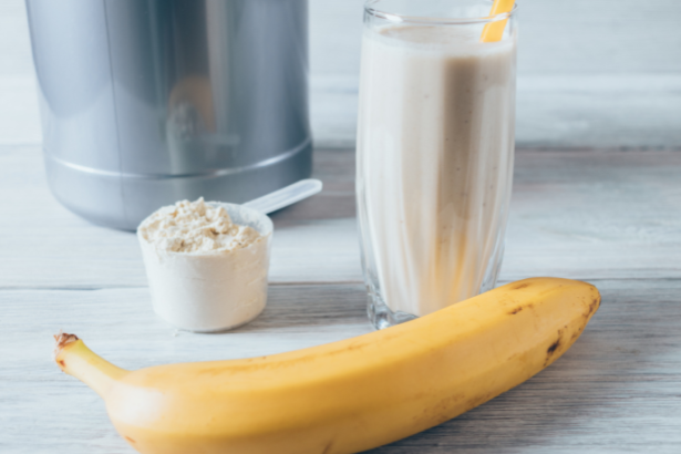 Proteína e suplementação saem do pós-treino e entram na rotina de quem busca envelhecer melhor